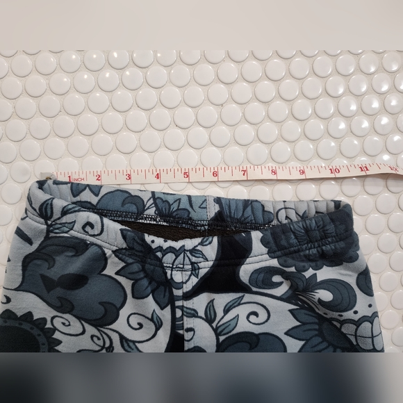 Cozy Fleece lined Skull Leggings - Picture 5 of 5